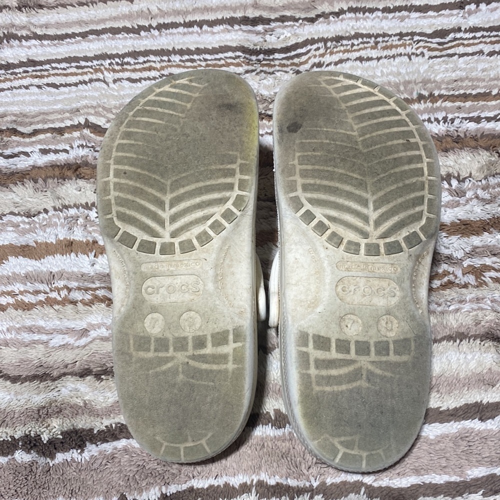 Women’s crocs​​​​ - Picture 4 of 6